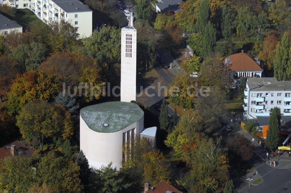 Luftaufnahme Berlin - St. Judas Thaddäus Kirche in Tempelhof-Schöneberg Berlin