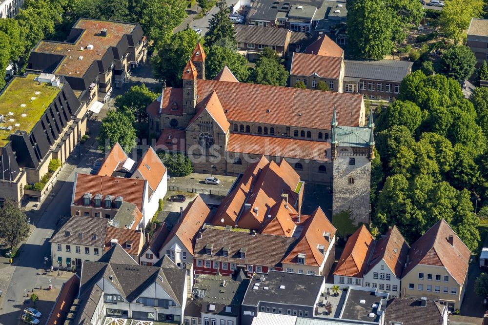 Warendorf aus der Vogelperspektive: St. Laurentius Sakristei und Turm der Marienkirche in Warendorf im Bundesland Nordrhein-Westfalen