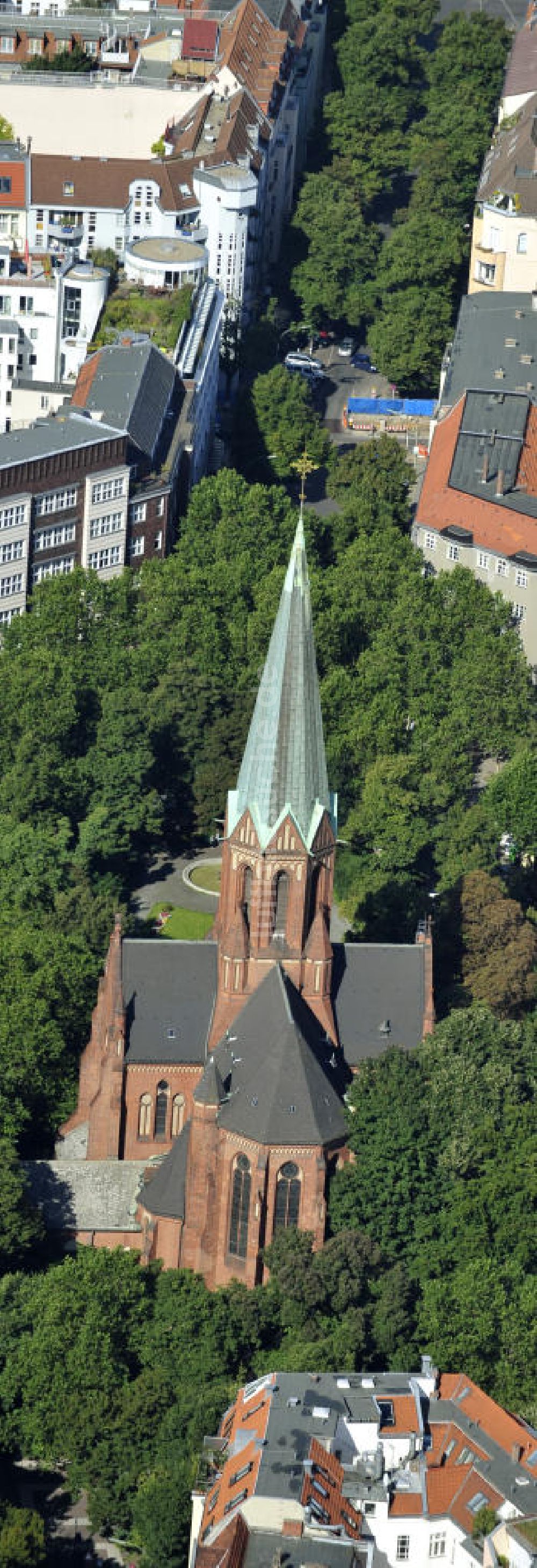 Luftbild Berlin - St. Ludwigskirche in Berlin- Wilmersdorf