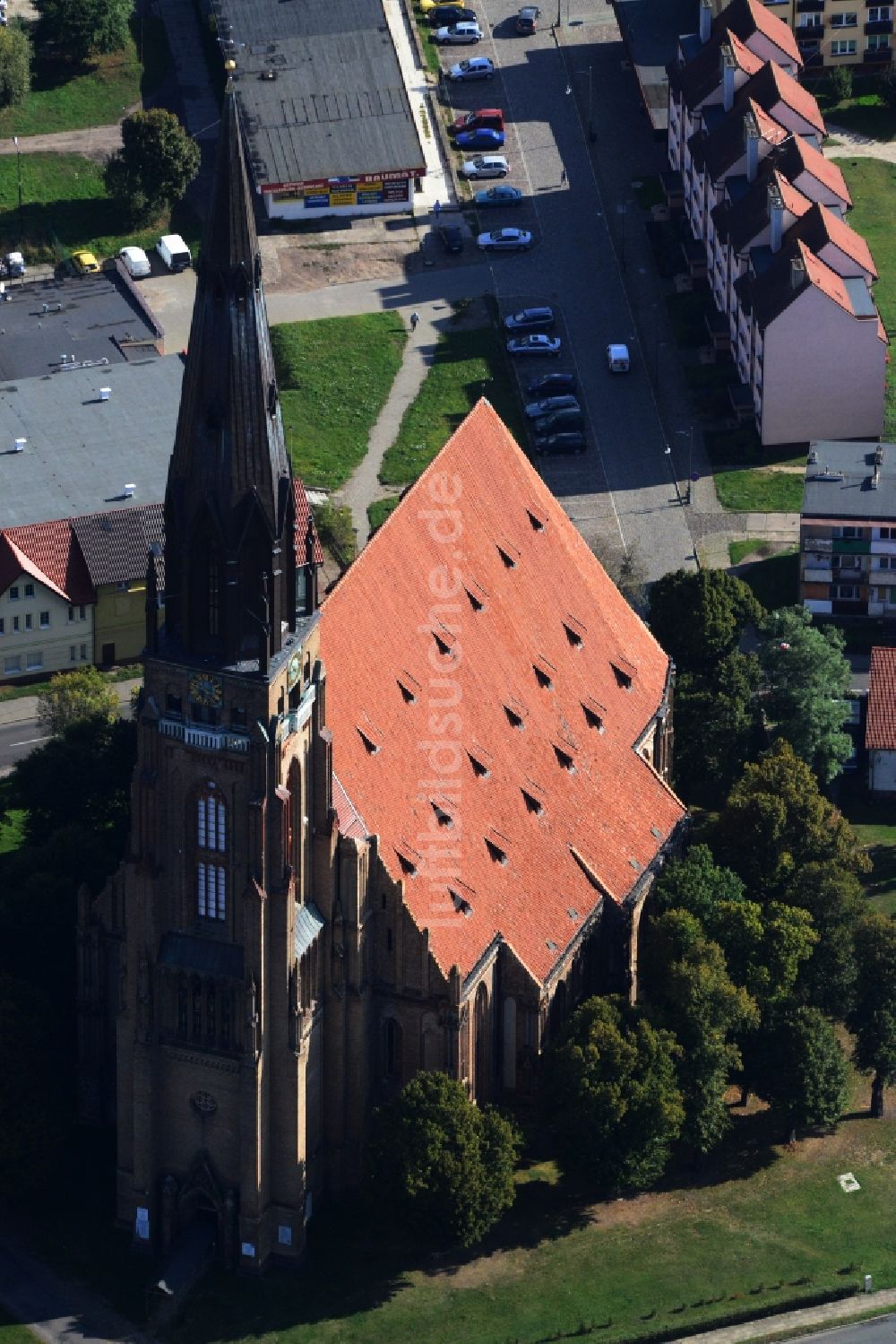 Chojna aus der Vogelperspektive: St-Marien-Kirche im Stadtzentrum in Chojna ( früher Königsberg in der Neumark) in der Woiwodschaft Westpommern in Polen