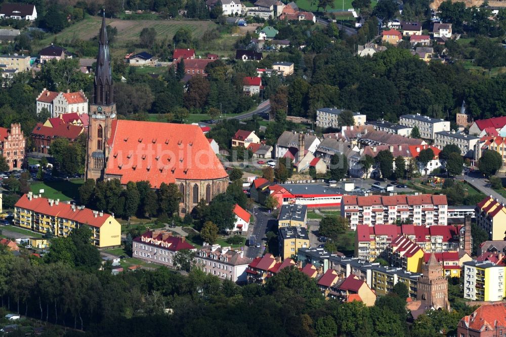 Luftbild Chojna - St-Marien-Kirche im Stadtzentrum in Chojna in Polen