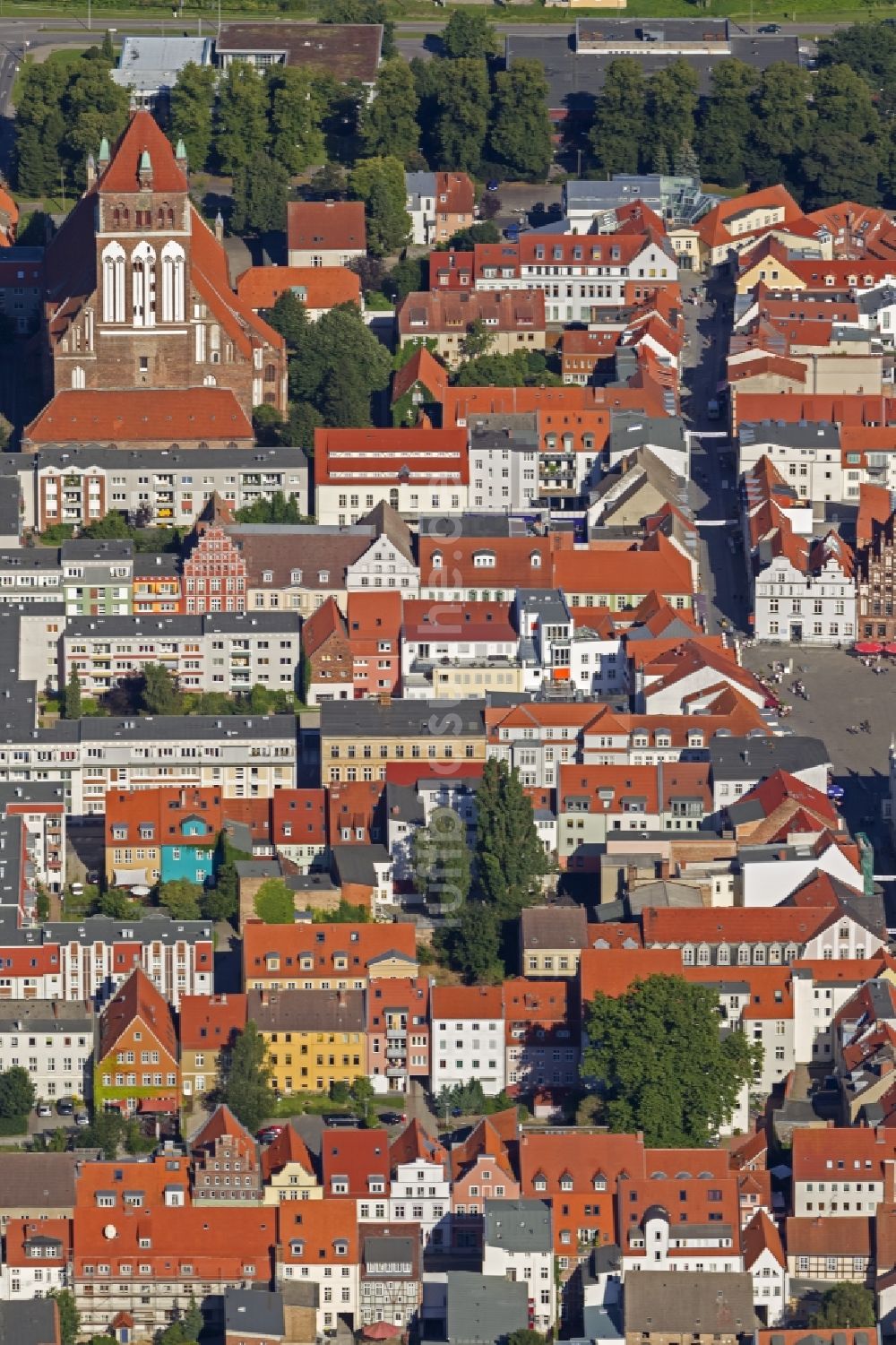 Luftbild Hansestadt Greifswald - St.-Marien- Kirche im Zentrum der Hansestadt Greifswald im Bundesland Mecklenburg-Vorpommern