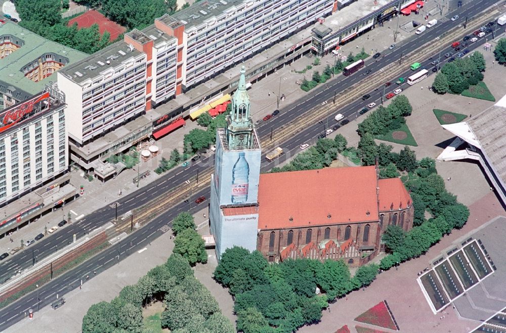 Luftaufnahme Berlin - St. Marienkirche am Alexanderplatz in Berlin-Mitte