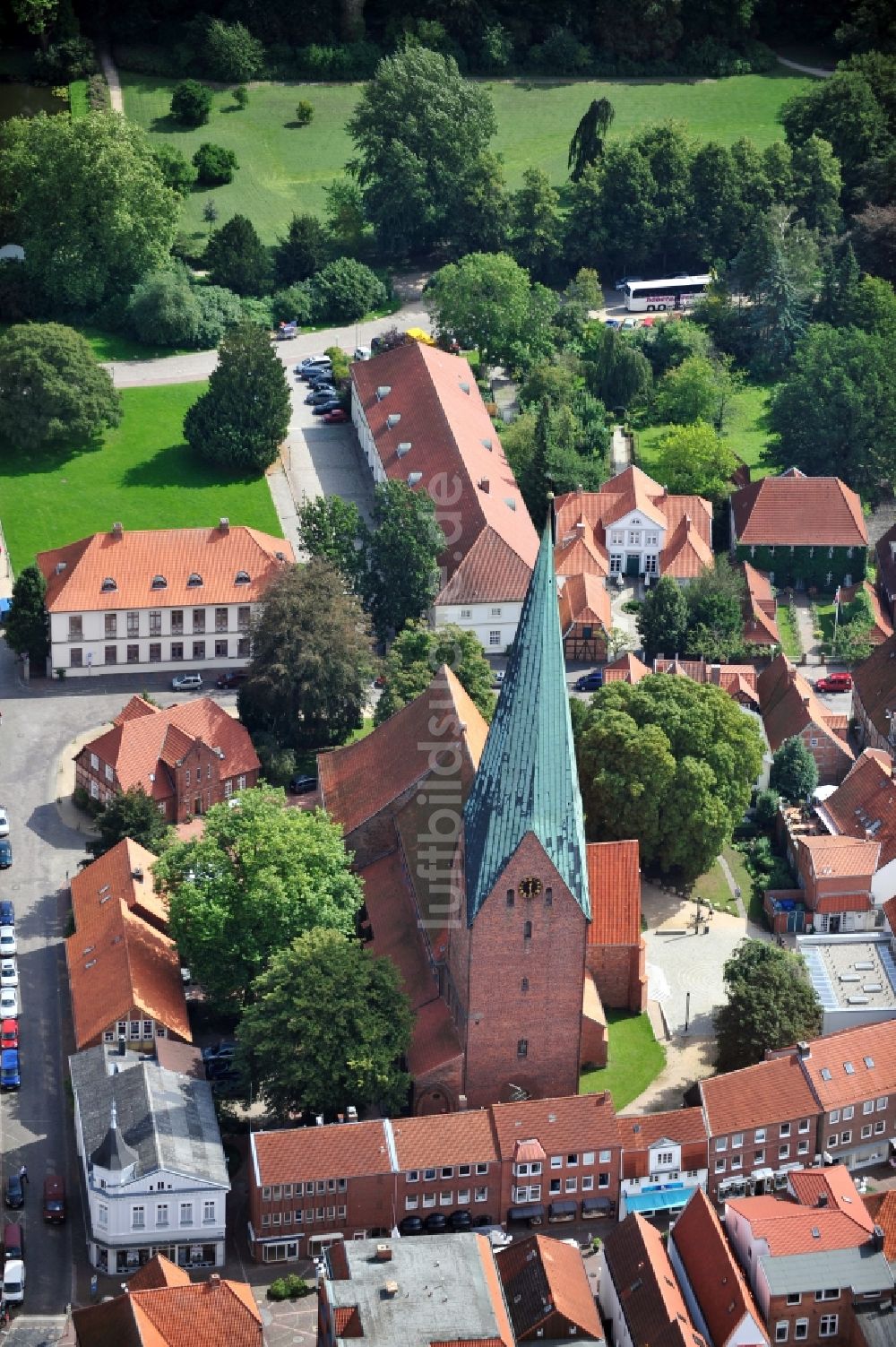 Eutin von oben - St.-Michaelis - Kirche Eutin im Bundesland Schleswig-Holstein