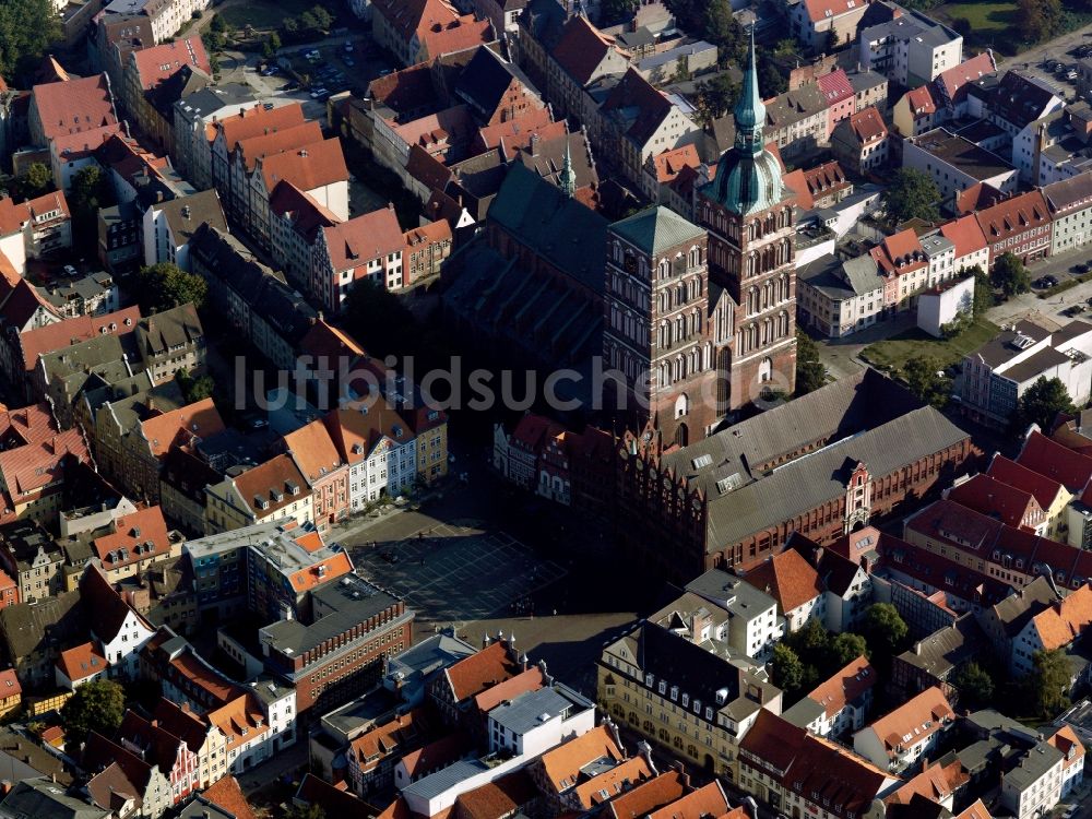 Luftbild Stralsund - St.-Nikolai-Kirche in Stralsund im Bundesland Mecklenburg-Vorpommern