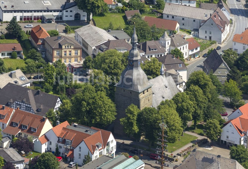 Luftbild Rüthen - St. Nikolauskirche im historischen Stadtkern der Stadt Rüthen im Sauerland in Nordrhein-Westfalen