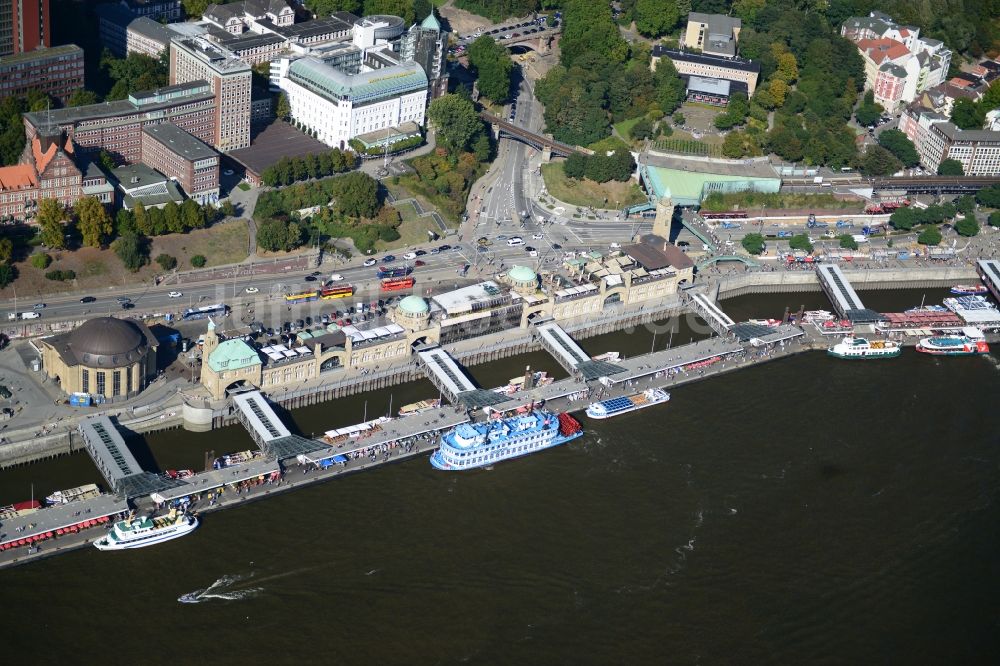 Luftaufnahme Hamburg - St. Pauli-Landungsbrücken an der Elbe in Hamburg-Mitte / St. Pauli