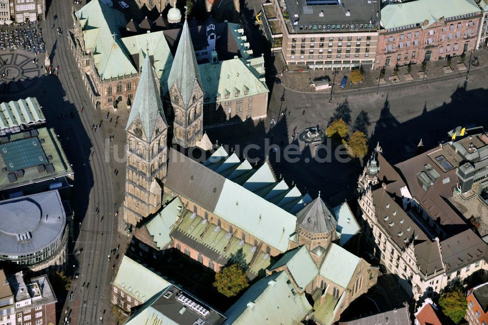 Bremen von oben - St. Petri Dom und Rathaus in Bremen