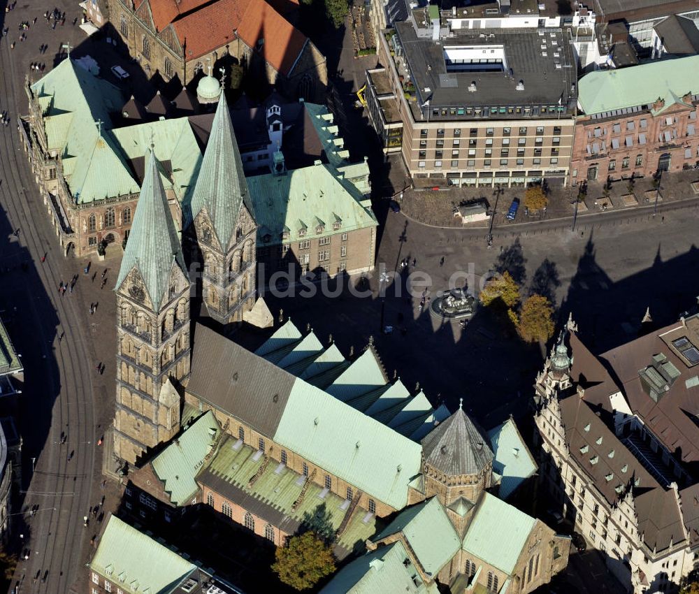 Bremen aus der Vogelperspektive: St. Petri Dom und Rathaus in Bremen