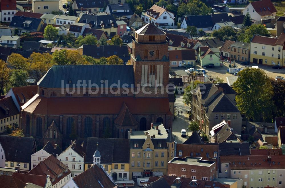 Wolgast aus der Vogelperspektive: St.-Petri-Kirche in Wolgast im Bundesland Mecklenburg-Vorpommern