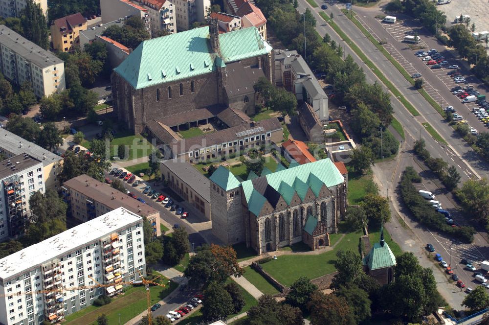 Magdeburg von oben - St. Petri und Wallonerkirche in Magdeburg