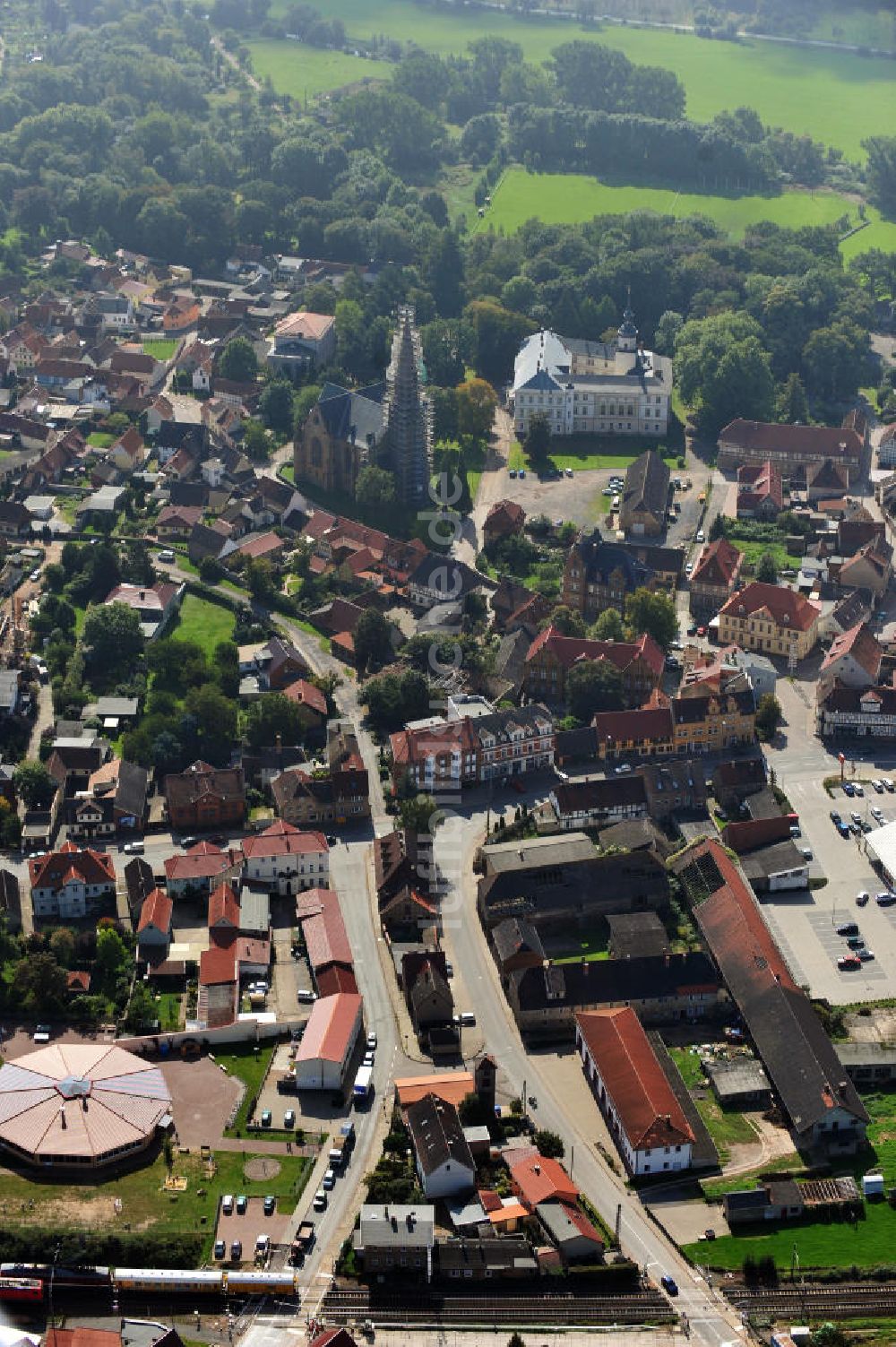 Luftbild Südharz OT Roßla - St. Trinitatis-Kirche und das Schloss Roßla in Sachsen-Anhalt