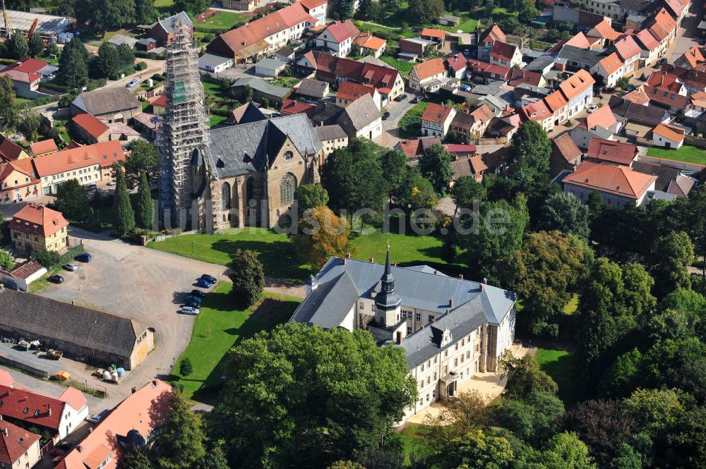 Luftaufnahme Südharz OT Roßla - St. Trinitatis-Kirche und das Schloss Roßla in Sachsen-Anhalt