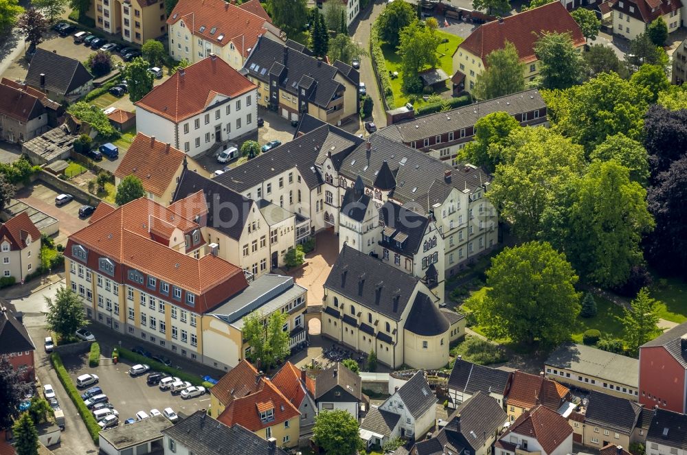 Werl aus der Vogelperspektive: St. Ursula Stift Kloster der Ursulinen mit derem Schulzentrum und dem Walburgisheim in Werl im Bundesland Nordrhein-Westfalen