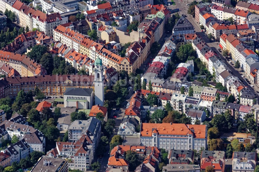 München von oben - St.-Wolfgangs-Platz an der Balanstraße in München Haidhausen im Bundesland Bayern