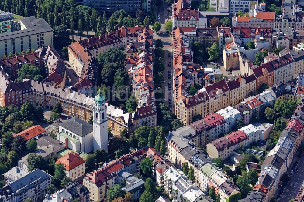 München aus der Vogelperspektive: St.-Wolfgangs-Platz an der Balanstraße in München Haidhausen im Bundesland Bayern