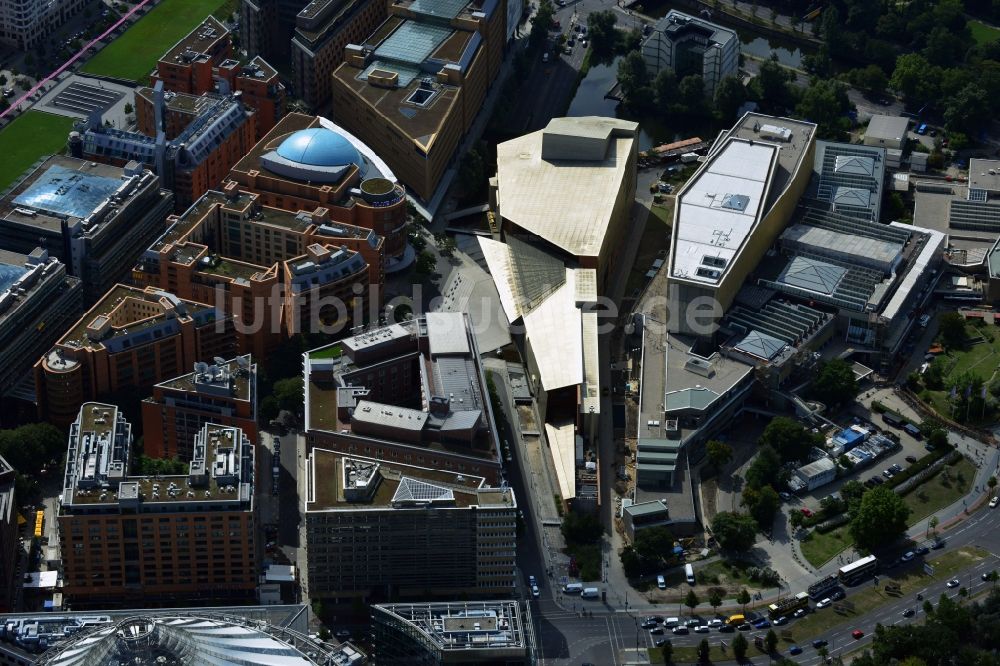 Berlin OT Tiergarten aus der Vogelperspektive: Staatsbibliothek zu Berlin und das Theater am Potsdamer Platz im Ortsteil Tiergarten