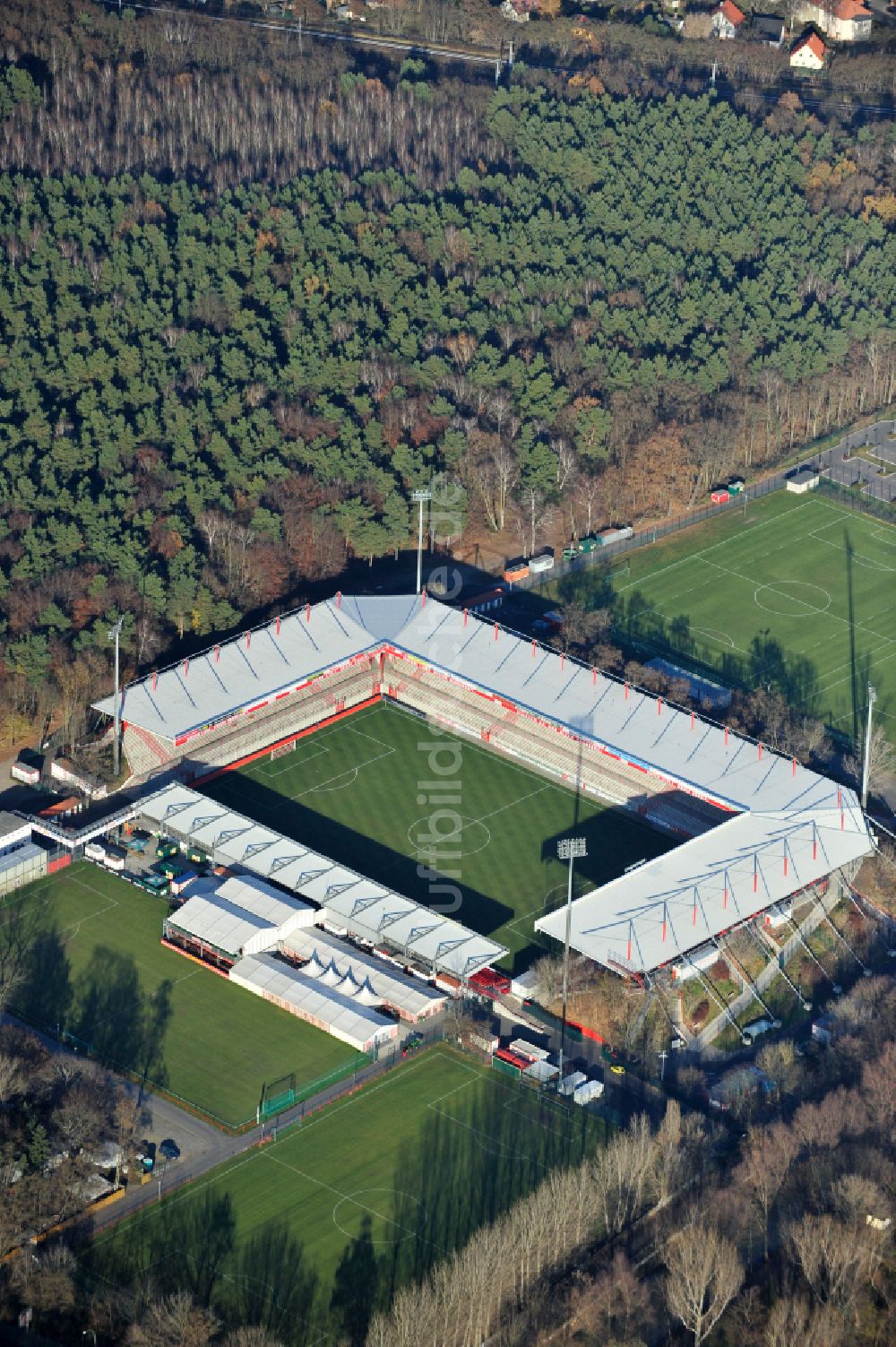 Luftbild Berlin - Stadion an der Alten Försterei im Bezirk Köpenick in Berlin