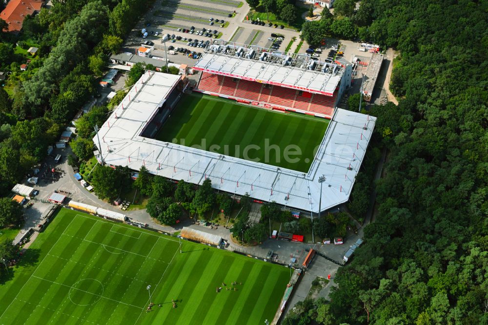 Luftaufnahme Berlin - Stadion an der Alten Försterei im Bezirk Köpenick in Berlin