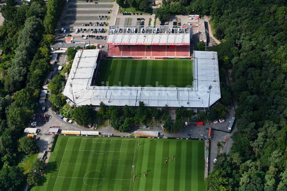 Berlin von oben - Stadion an der Alten Försterei im Bezirk Köpenick in Berlin