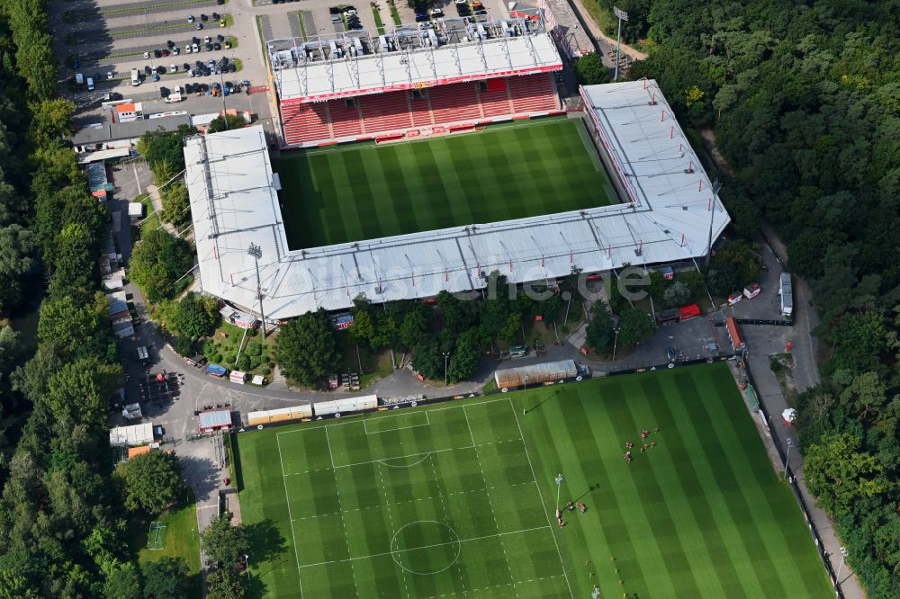 Berlin aus der Vogelperspektive: Stadion an der Alten Försterei im Bezirk Köpenick in Berlin