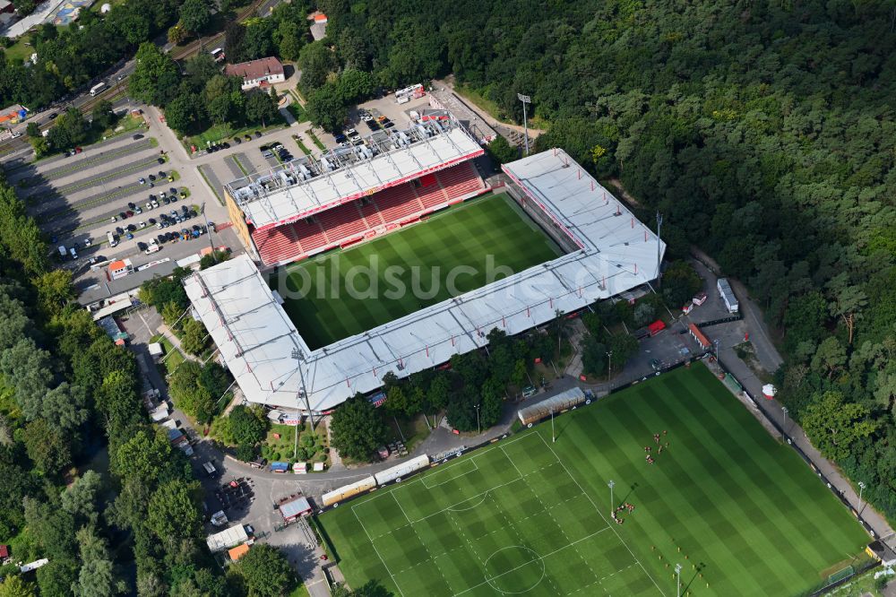 Luftbild Berlin - Stadion an der Alten Försterei im Bezirk Köpenick in Berlin