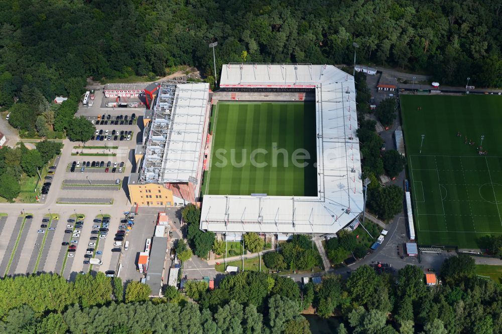 Luftaufnahme Berlin - Stadion an der Alten Försterei im Bezirk Köpenick in Berlin