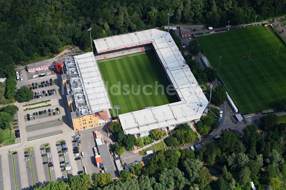 Berlin von oben - Stadion an der Alten Försterei im Bezirk Köpenick in Berlin