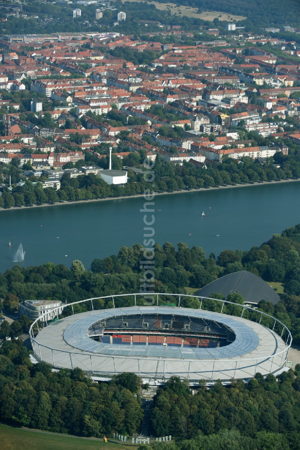 Hannover von oben - Stadion der AWD Arena im Stadtteil Calenberger Neustadt von Hannover in Niedersachsen