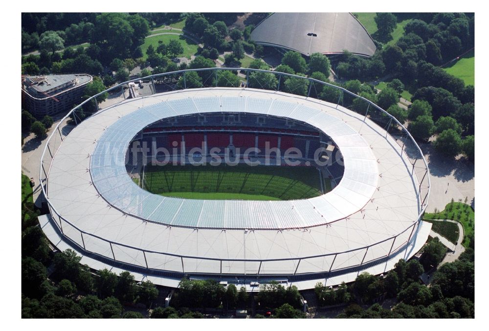 Hannover aus der Vogelperspektive: Stadion AWD-Arena im Stadtteil Calenberger Neustadt von Hannover in Niedersachsen