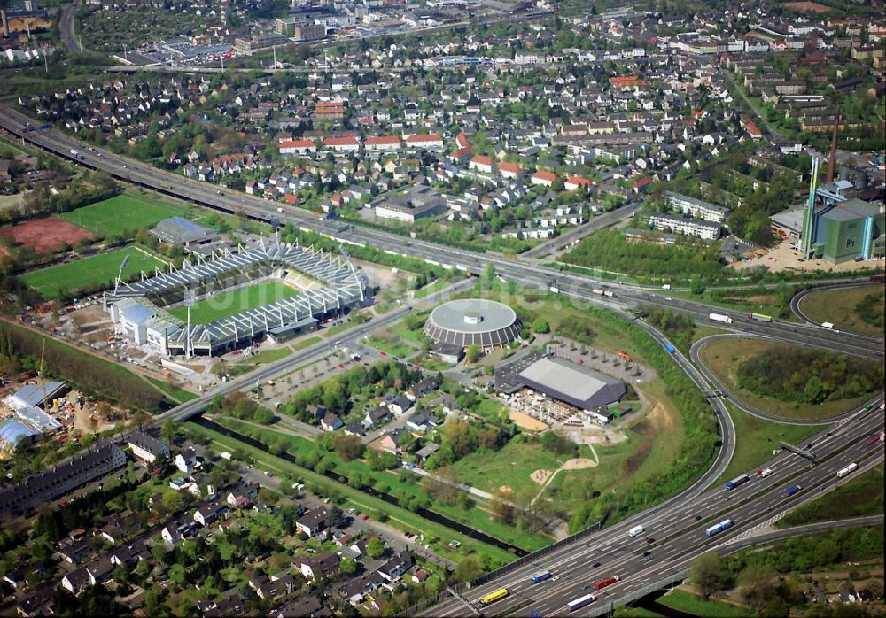 Leverkusen von oben - Stadion BayArena des Bayer 04 am Autobahndreieck der E37 A1 an der Smidt - Arena in Leverkusen in Nordrhein-Westfalen