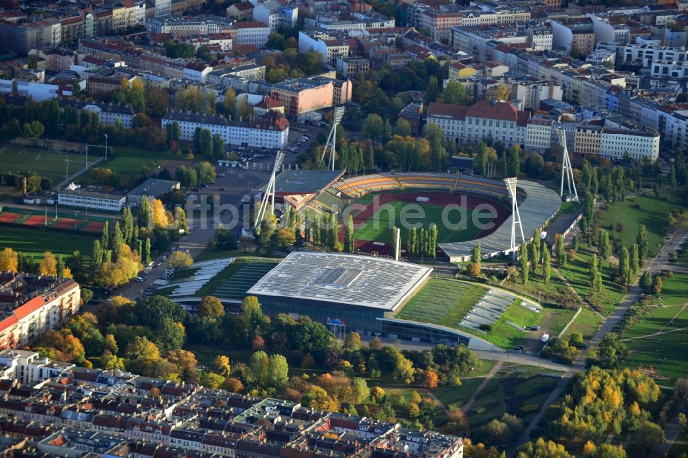 Berlin Prenzlauer Berg aus der Vogelperspektive: Stadion am Friedrich-Ludwig-Jahn-Sportpark in Berlin Prenzlauer Berg