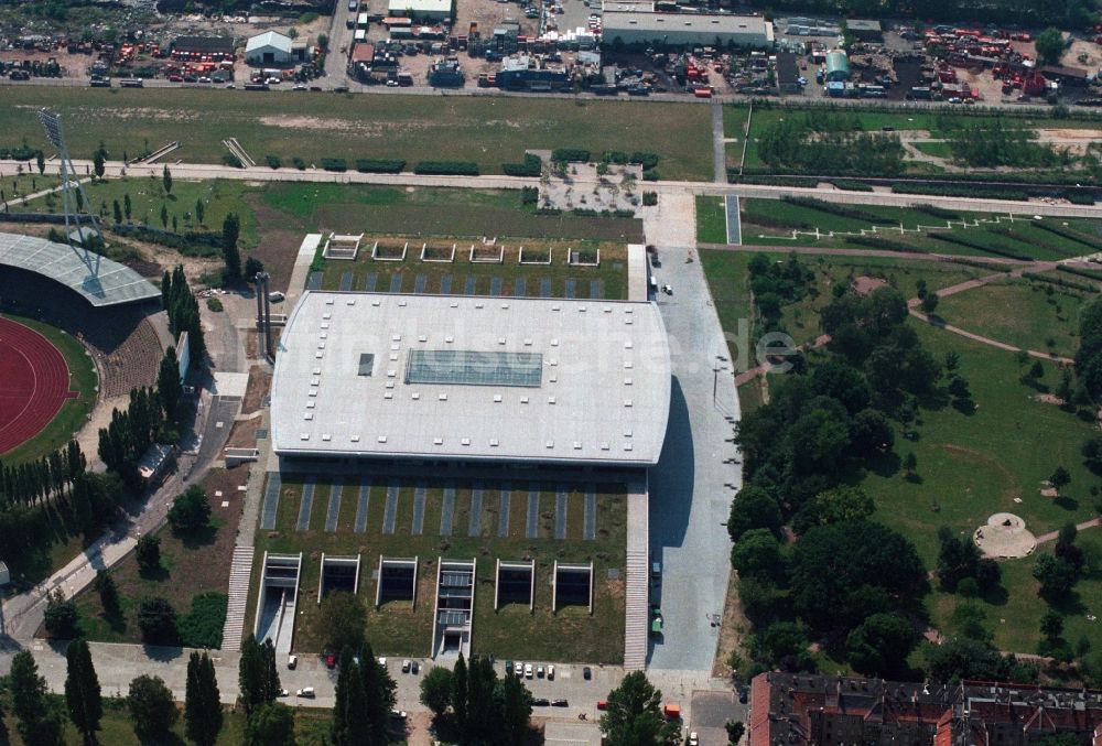 Berlin Prenzaluer Berg von oben - Stadion am Friedrich-Ludwig-Jahn-Sportpark in Berlin Prenzlauer Berg