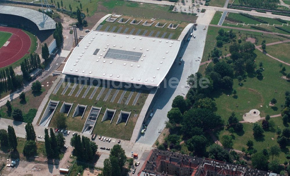 Berlin Prenzaluer Berg aus der Vogelperspektive: Stadion am Friedrich-Ludwig-Jahn-Sportpark in Berlin Prenzlauer Berg