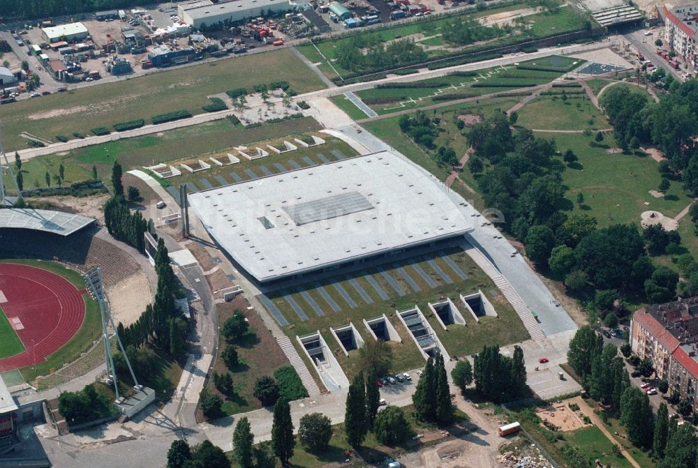 Luftaufnahme Berlin Prenzaluer Berg - Stadion am Friedrich-Ludwig-Jahn-Sportpark in Berlin Prenzlauer Berg