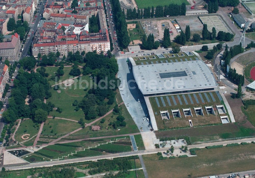 Berlin Prenzaluer Berg von oben - Stadion am Friedrich-Ludwig-Jahn-Sportpark in Berlin Prenzlauer Berg