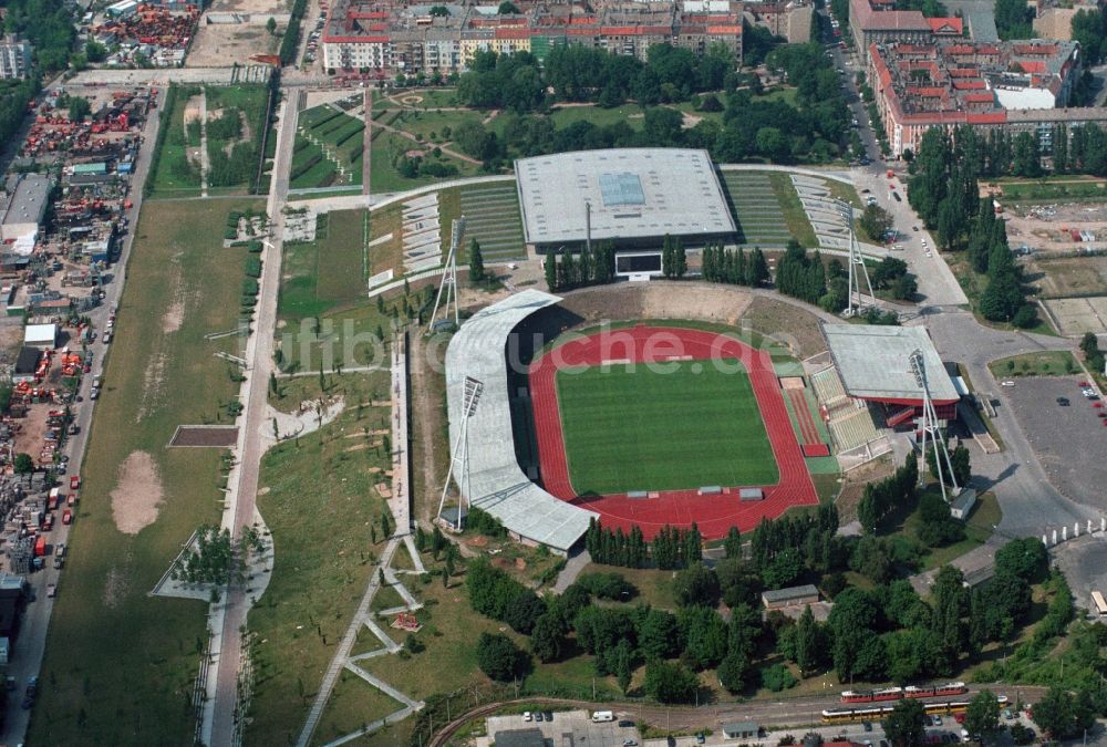 Berlin Prenzaluer Berg aus der Vogelperspektive: Stadion am Friedrich-Ludwig-Jahn-Sportpark in Berlin Prenzlauer Berg