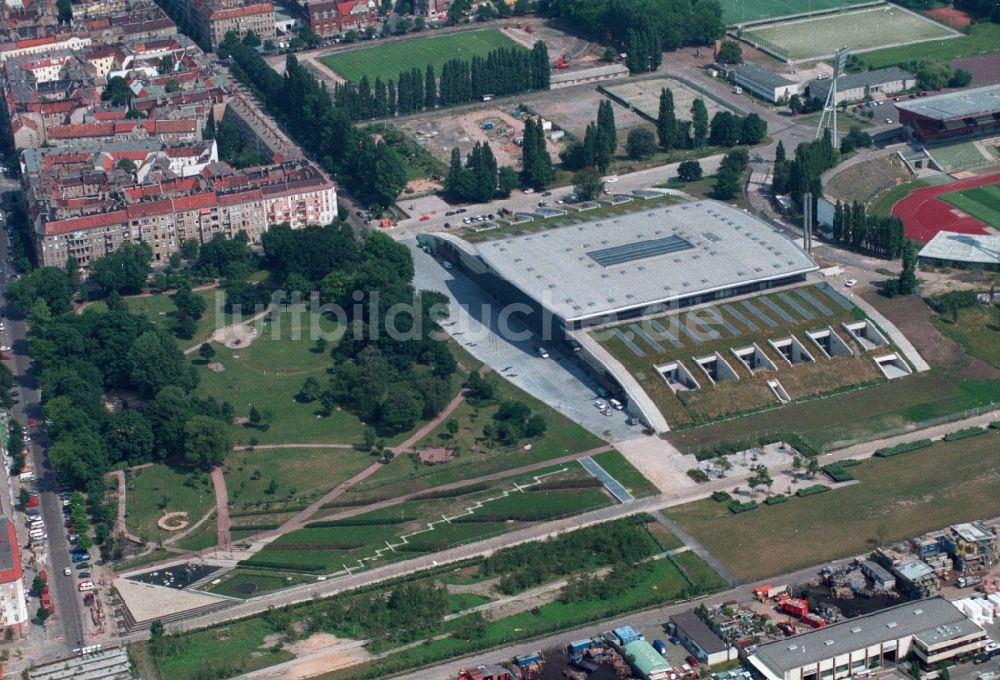 Berlin Prenzaluer Berg von oben - Stadion am Friedrich-Ludwig-Jahn-Sportpark in Berlin Prenzlauer Berg