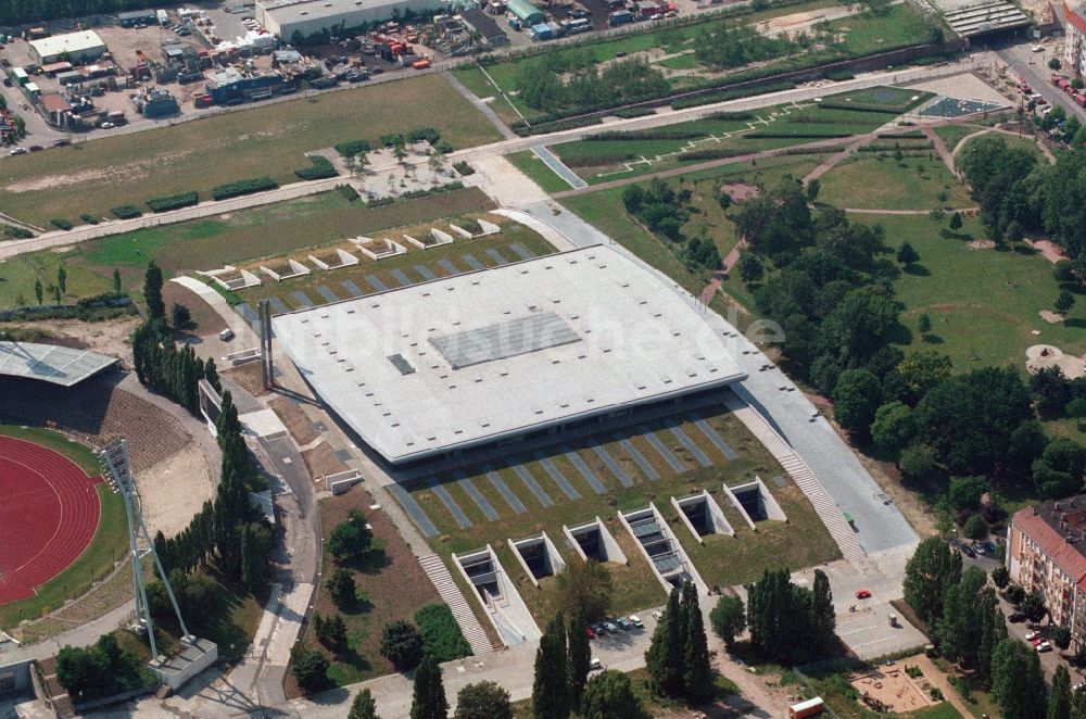 Luftaufnahme Berlin Prenzaluer Berg - Stadion am Friedrich-Ludwig-Jahn-Sportpark in Berlin Prenzlauer Berg