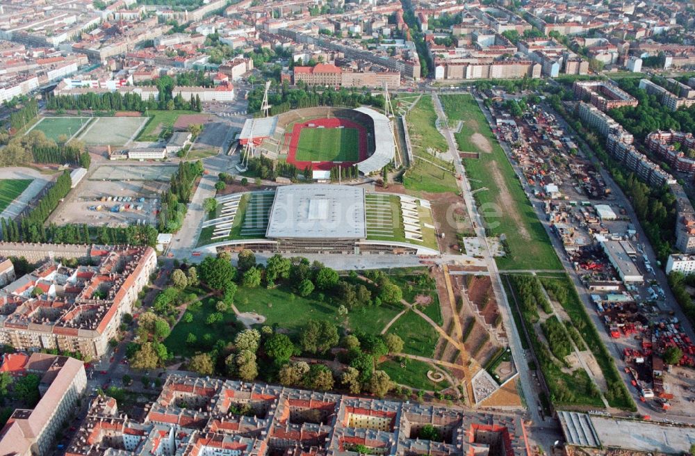 Luftbild Berlin Prenzaluer Berg - Stadion am Friedrich-Ludwig-Jahn-Sportpark in Berlin Prenzlauer Berg