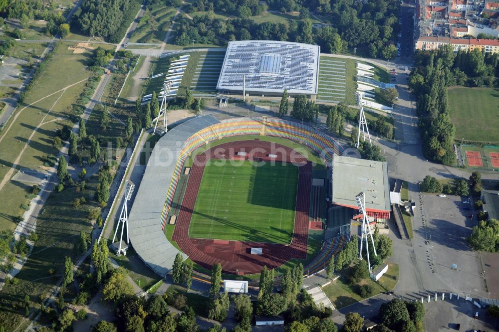 Berlin Prenzlauer Berg von oben - Stadion am Friedrich-Ludwig-Jahn-Sportpark in Berlin Prenzlauer Berg