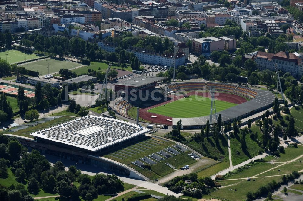 Luftbild Berlin - Stadion am Friedrich-Ludwig-Jahn-Sportpark in Berlin Prenzlauer Berg