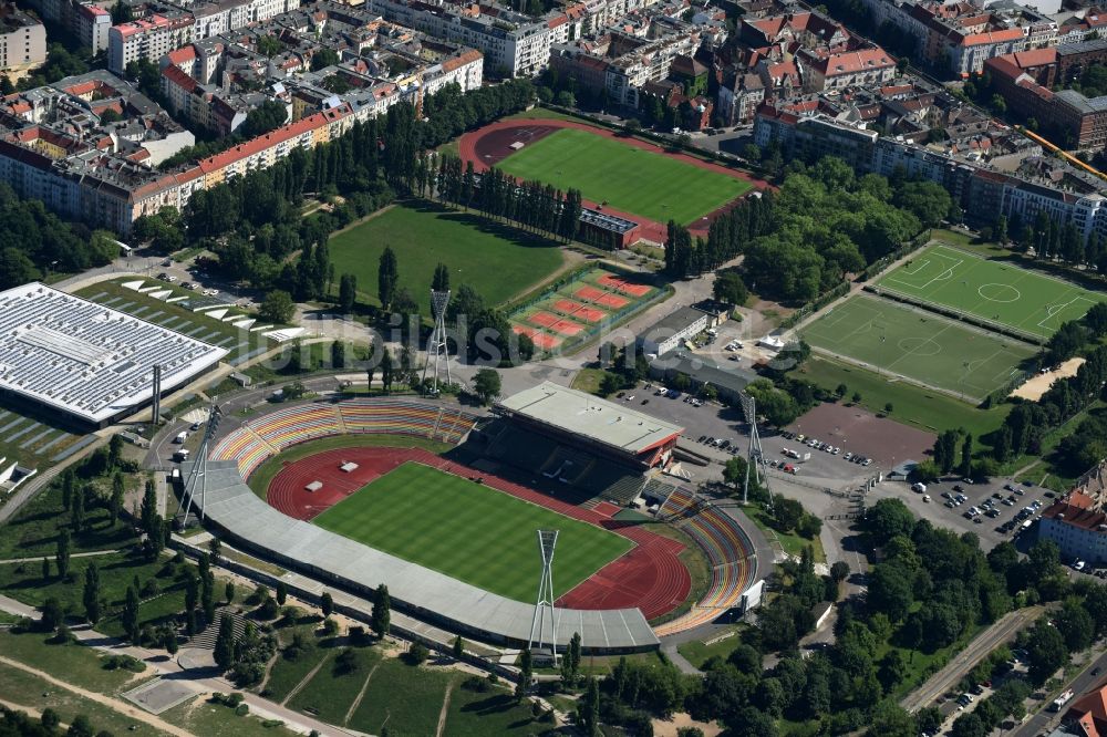 Luftbild Berlin - Stadion am Friedrich-Ludwig-Jahn-Sportpark in Berlin Prenzlauer Berg