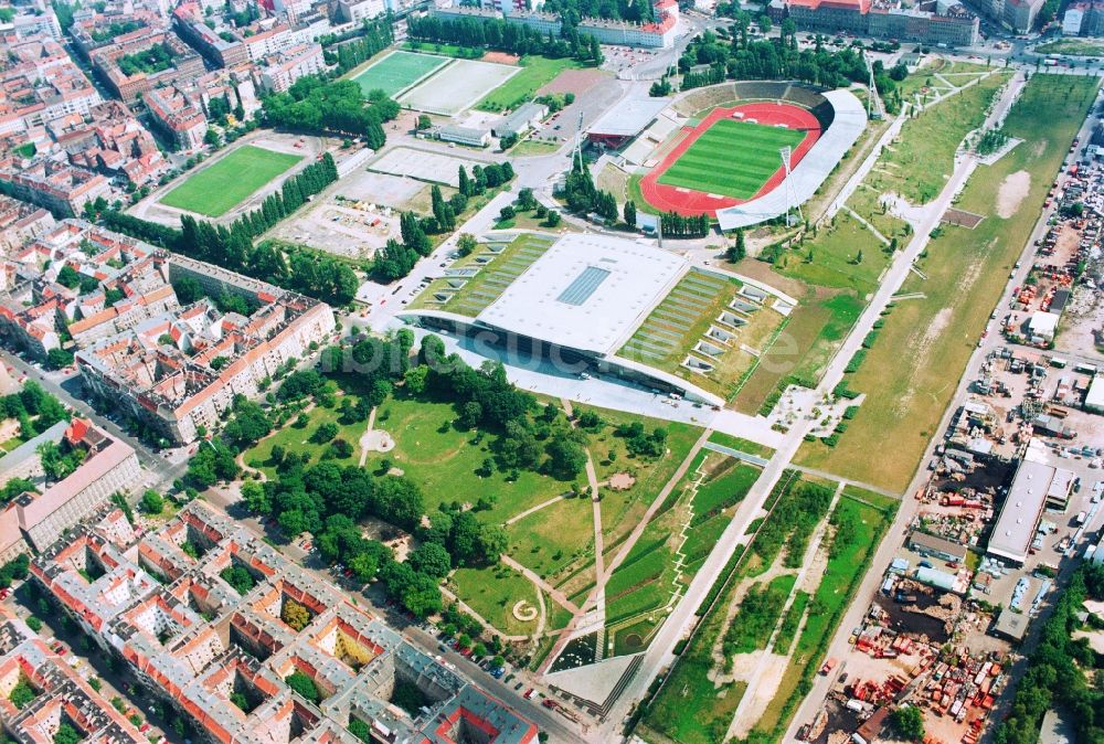 Luftbild Berlin - Stadion am Friedrich-Ludwig-Jahn-Sportpark in Berlin Prenzlauer Berg