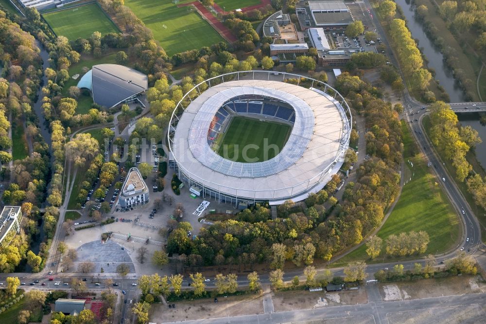 Hannover von oben - Stadion der HDI Arena am Maschsee im Stadtteil Calenberger Neustadt von Hannover in Niedersachsen