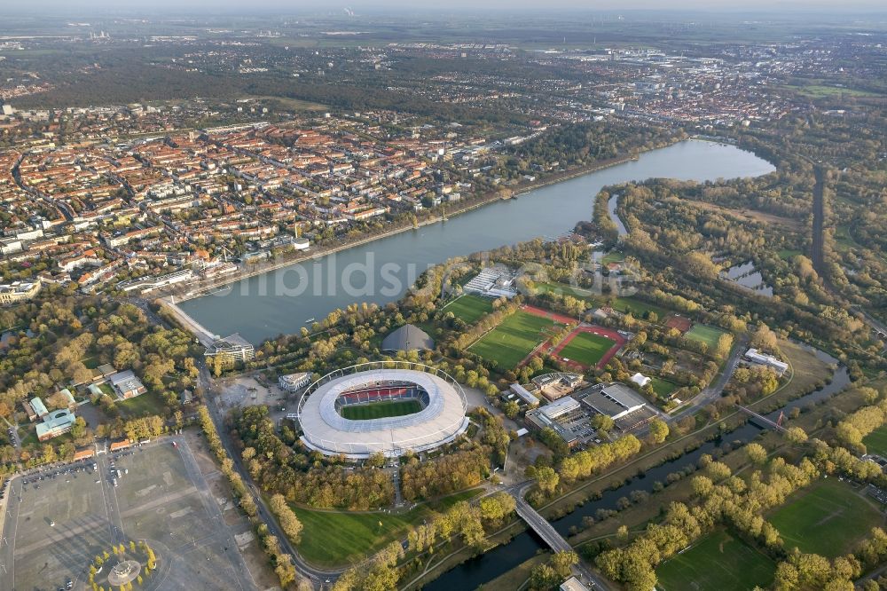 Luftaufnahme Hannover - Stadion der HDI Arena am Maschsee im Stadtteil Calenberger Neustadt von Hannover in Niedersachsen