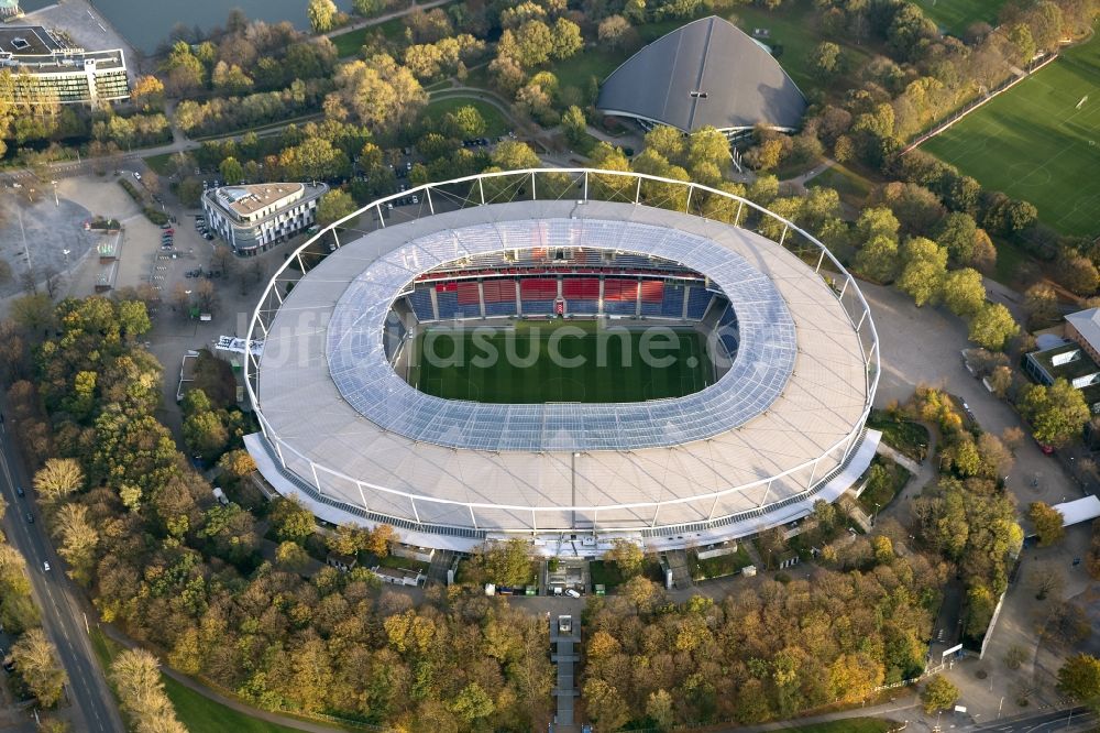 Hannover von oben - Stadion der HDI Arena am Maschsee im Stadtteil Calenberger Neustadt von Hannover in Niedersachsen