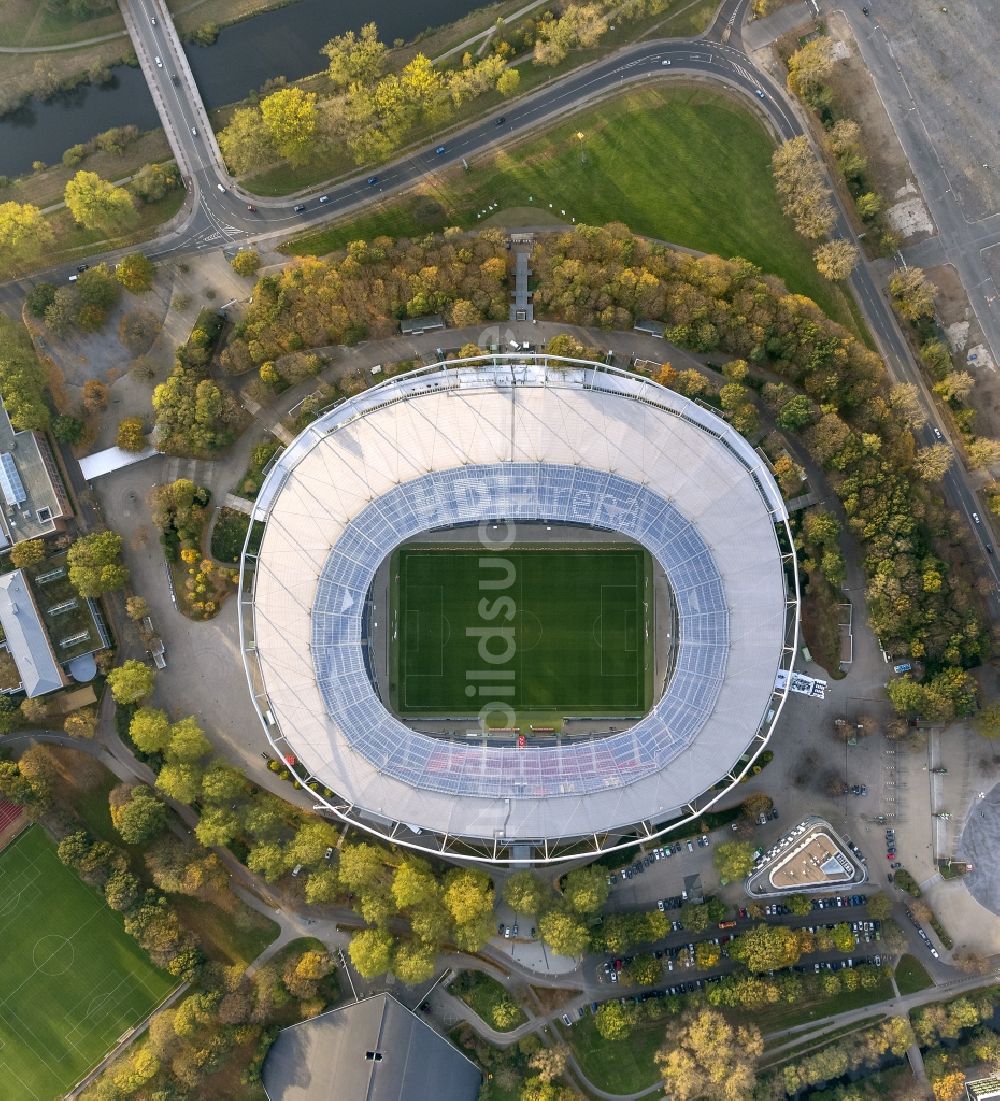 Hannover aus der Vogelperspektive: Stadion der HDI Arena am Maschsee im Stadtteil Calenberger Neustadt von Hannover in Niedersachsen