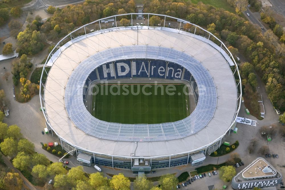 Hannover von oben - Stadion der HDI Arena am Maschsee im Stadtteil Calenberger Neustadt von Hannover in Niedersachsen