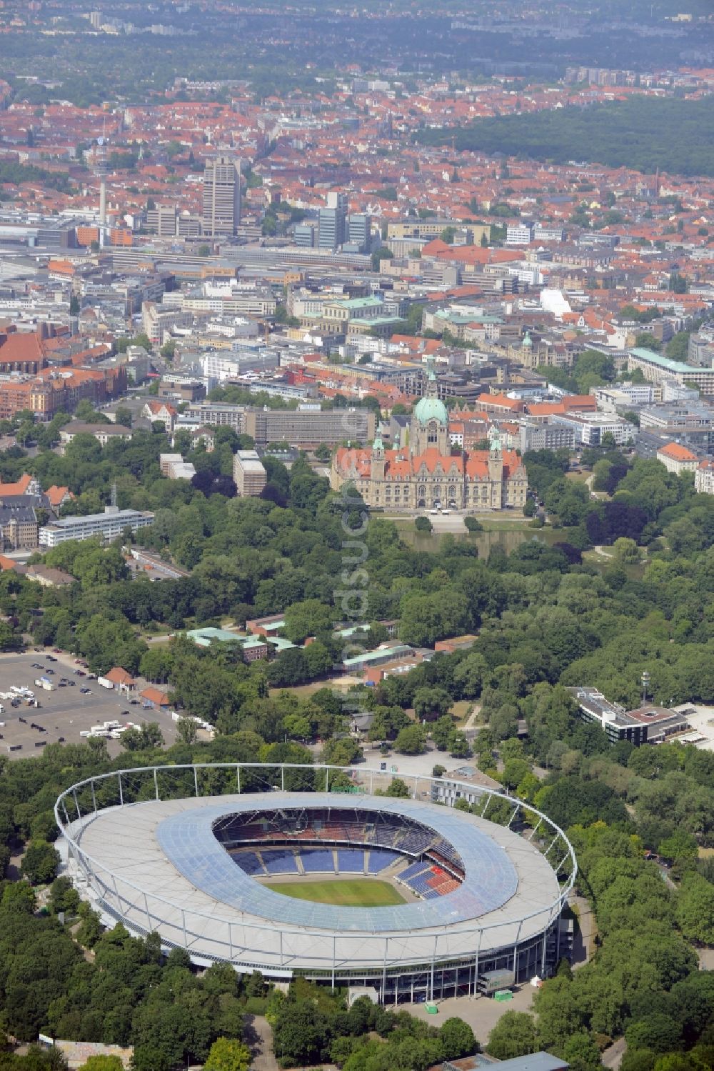 Luftbild Hannover - Stadion der HDI Arena am Maschsee im Stadtteil Calenberger Neustadt von Hannover in Niedersachsen